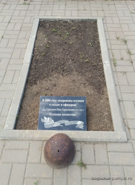 Поисковики отряда &laquo;Память&raquo; установили мемориальные плиты на братской могиле на Северном кладбище